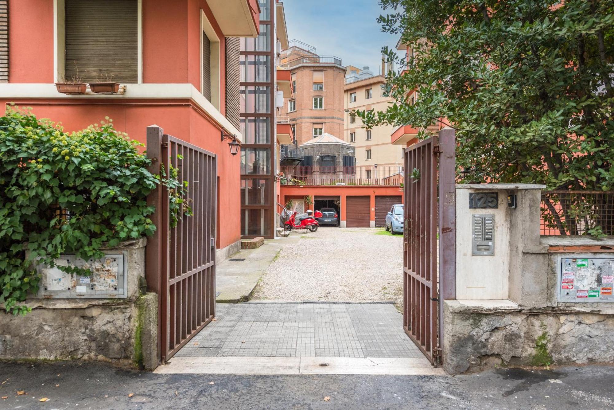 Olimpic Vatican Home — Photos 1